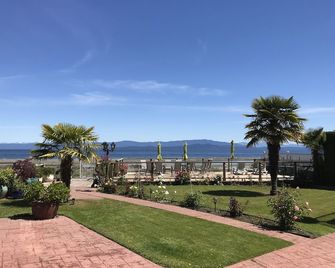 Buena Vista by the Sea - Qualicum Beach
