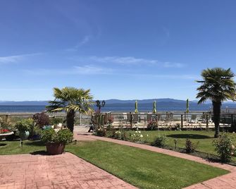 Buena Vista by the Sea - Qualicum Beach