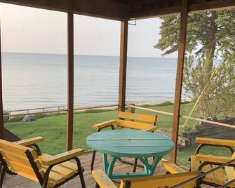 Beautiful 4 Bedroom Home on the Beach - Port Austin - Patio
