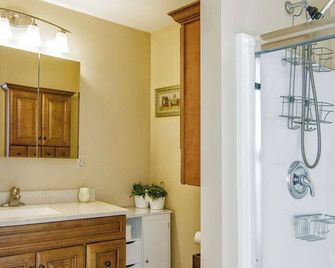 Cabin by the Creek with private creek access - Tannersville - Baño