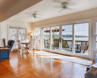 At The Lake - 4 Bedroom, 3.5 Bath Contemporary - Penn Yan - Їдальня