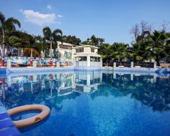 Hotel O Flagship Samargarh Resorts & Hotels - Ranchi - Pool