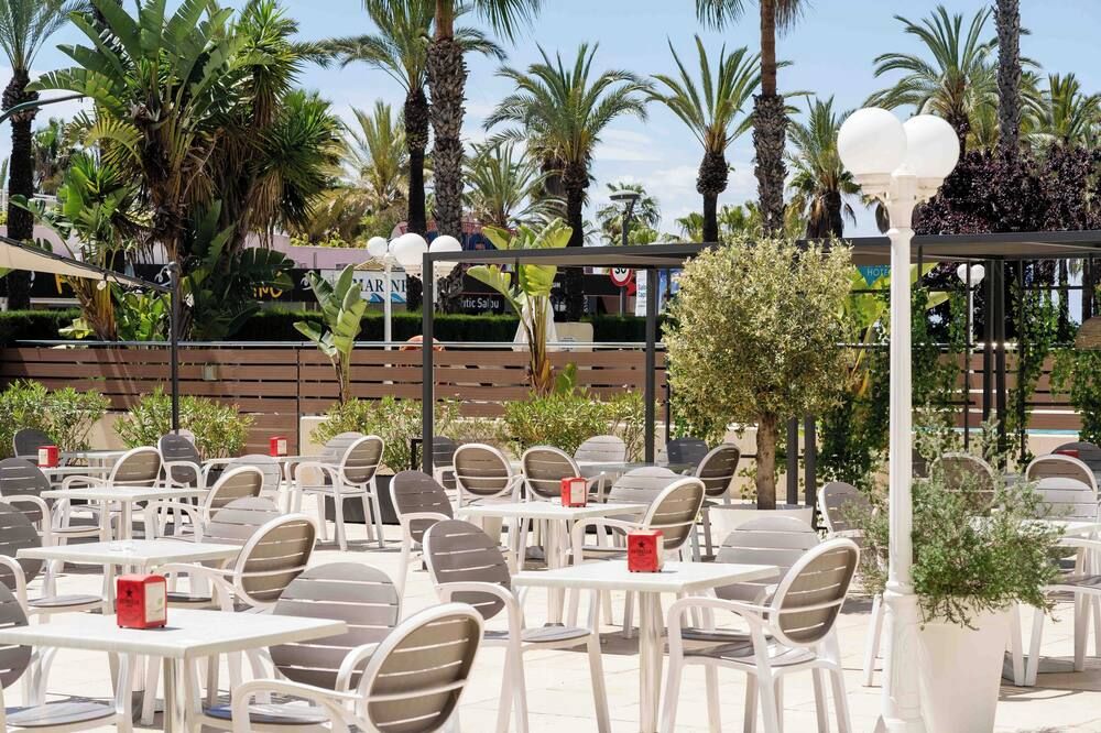 Hotel Planas - סאלו - פטיו