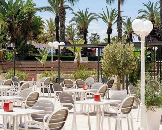 Hotel Planas - סאלו - פטיו