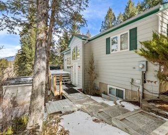 The Timbersmith | Hot Tub | Firepit | Beach Access - Invermere - Gebäude