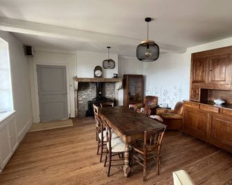 Cabana & La Galerie Mâconnaise - Berzé-la-Ville - Comedor