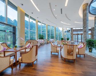 Howard Johnson By Wyndham Lake Serenity Hotel Neijiang - Neijiang - Restaurant