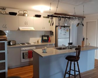 Trading Places - Penneshaw - Kitchen