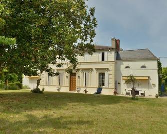 Gîte Domaine Les Massiots - Camiran - Edificio
