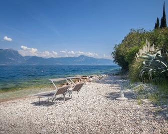 Leonardo Walsh Apartment With Lake View - Torri Del Benaco - Beach
