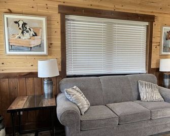 Cozy Cabin stay in Victor - Victor - Huiskamer