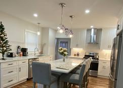 Stunning beautiful and gorgeous home near Boston! - Quincy - Cucina