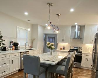 Stunning And Beautiful 4 Beds, 3 Bath Ho - Quincy - Kitchen
