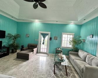The Heart of Paradise - Staniel Cay - Living room