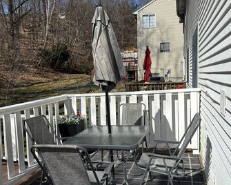 Home Away from Home! - Worcester - Parveke