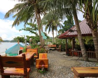 Mountain Beach Resort - Puerto Galera - Patio
