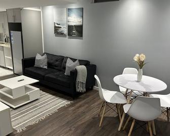Cozy basement in Brampton - Brampton - Living room