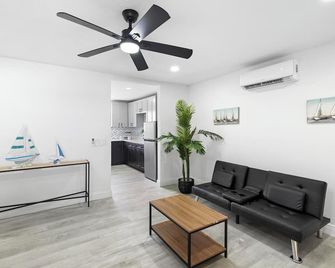 Pet-friendly 1br Near Ucf Save 32 Now - Lake Mary - Living room