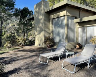 Mid-Century Mountain Home with Breathtaking Views - Mill Valley - Patio