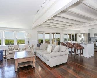Truro Beachfront House For a Group - Truro - Living room