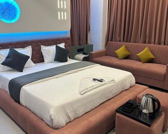 Hotel victoria - Surat - Bedroom
