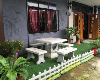Sawang Guesthouse - Sawang Arom - Patio