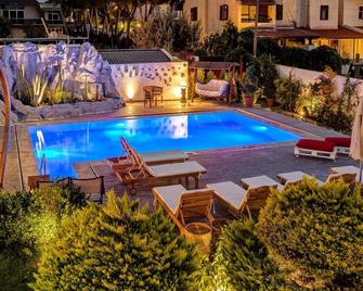 Villa Kore Çeşme - チェシュメ - プール