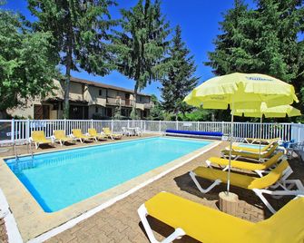 لو كلوس غراند - ميركويه - حوض السباحة