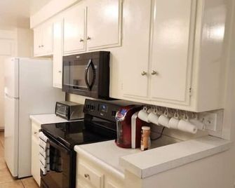 Centrally Located, 4x Queen, 300 Mbps In - Hemet - Кухня