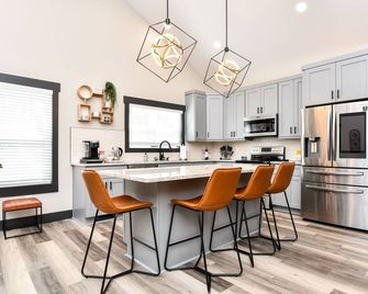 'Mill Excellence' 2 Kings 2 Baths 3Min to Downtown - Greenville - Cocina