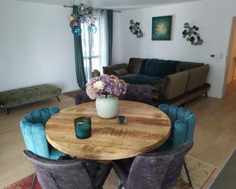 Magnifique F3, 75m² avec Parking privé et Terrasse - Estrasburgo