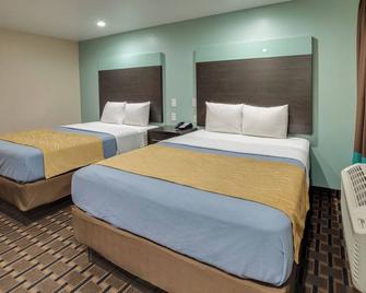 Stay Comfortably: Economical Rooms with Microwave & Mini-Fridge - White Settlement