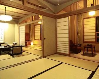 Kichiya - Achi