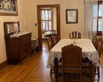 The Foreman Prairie House Duncan’s Crown Jewel Historical 1918 - Duncan - Dining room