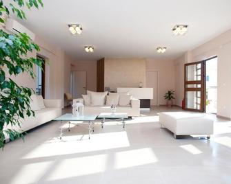 Georgio Seaside Hotel - Foinikounta - Living room