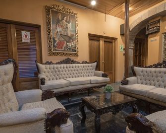 هوتل روجاس إن - كوسكو - ردهة