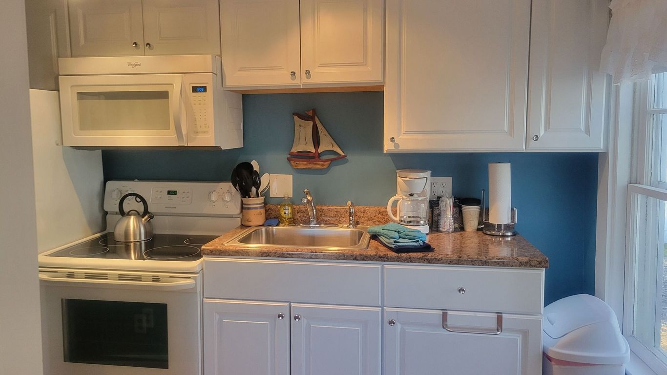 2 River Road Inn Cottages