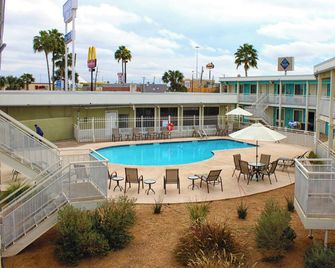 Spanish Trails Inn - Laredo Hotel - Laredo - Bazén