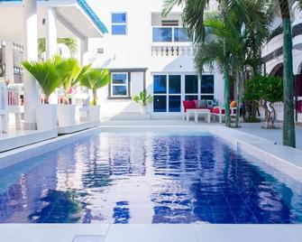 Baali Diani Apartments - Ukunda - Piscine