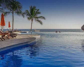Contemporary Studio Suite w/ Resort Amenities & Steps from the beach! - Puerto Escondido - Pool