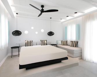 Majo Suites Hotel - Agia Anna - Slaapkamer