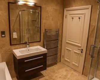 Forty Winks Guest House & Residence - Durham