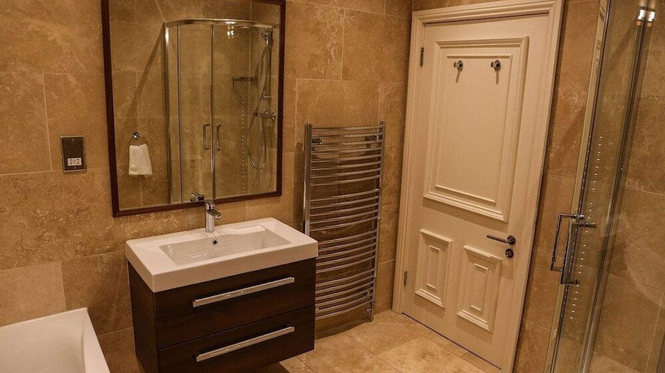 Forty Winks Guest House & Residence