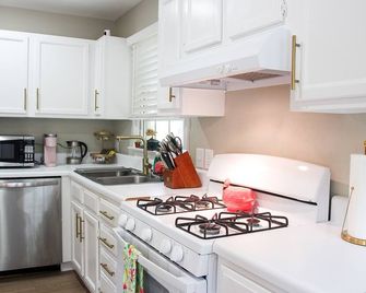 Designer 3br • Downtown Walk • Luxury Adjustable Vibration Bed - Wake Forest - Keuken