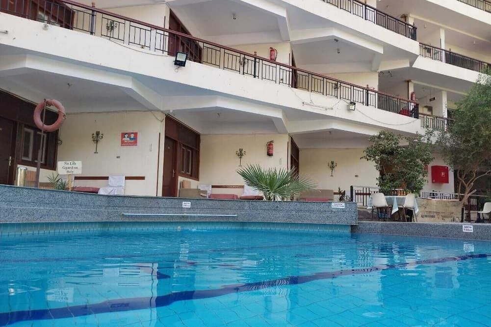 Rezeiky hotel and camp Luxor