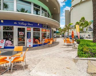 The Purple Pelican Beachfront with Ocean Balcony Unit 3 - Fort Lauderdale - Patio