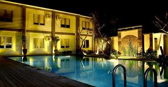 Grand Royal Bil Hotel - Kuta - Pool