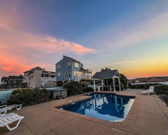 Going to Carolina - Kill Devil Hills - Pool