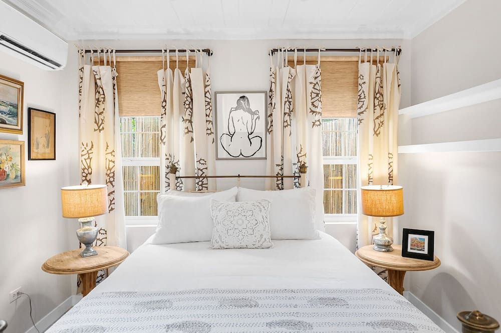 Touchstone's Cottage on Beachside - Tropical 1 Acre Property - Dunmore Town - חדר שינה