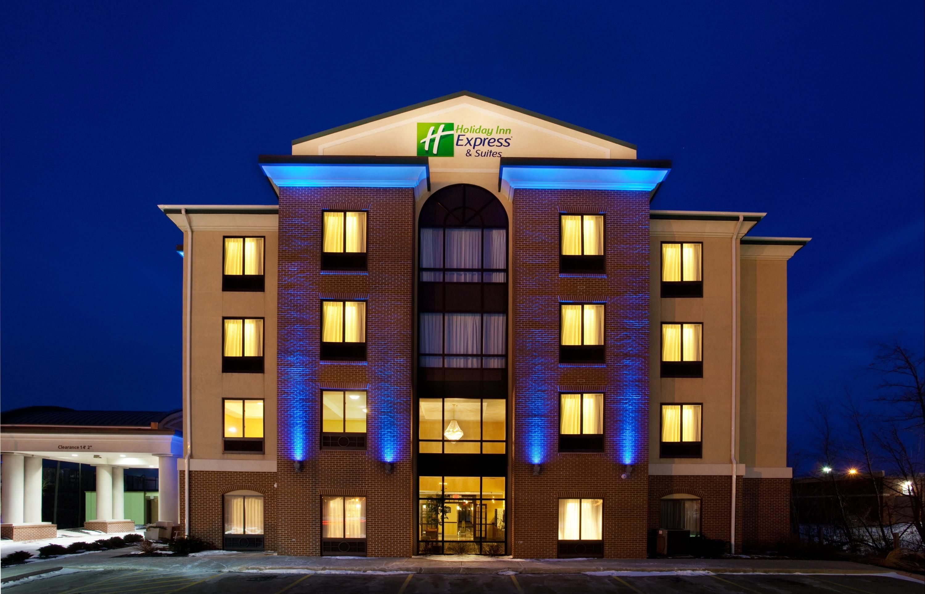 Holiday Inn Express & Suites Cleveland-Richfield By IHG - Richfield - Budova